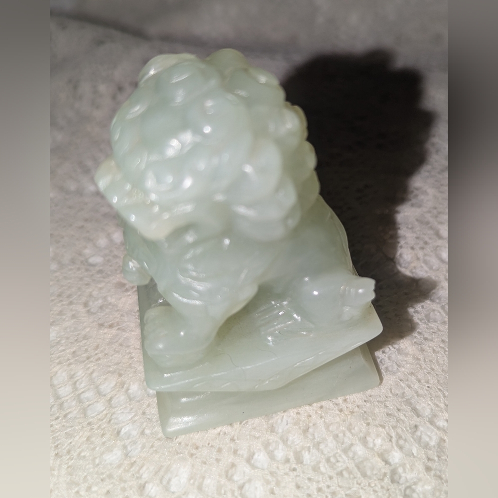 Vintage Pair Of Light Green Jade Chinese Foo Dogs Decor Accents. - Picture 5 of 7